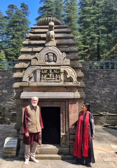 Dr David Frawley and Yogini Shambhavi instructing a Yoga Retreat Tour